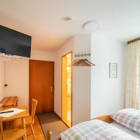 Stein בית הארחה 3*